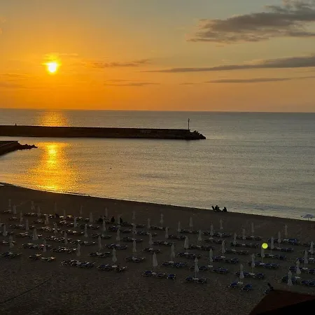 Seaview - 10 Meters To The *