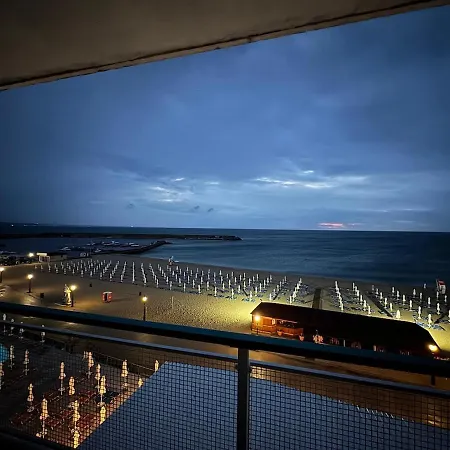 アパート Seaview - 10 Meters To The *