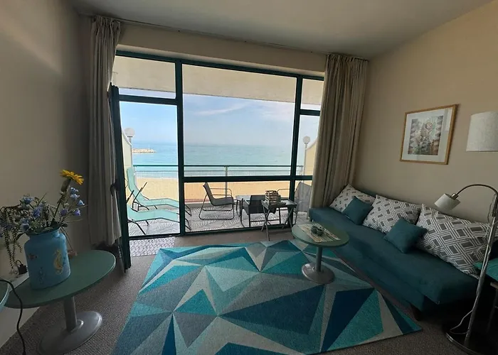 Seaview - 10 Meters To The Apartment Varna